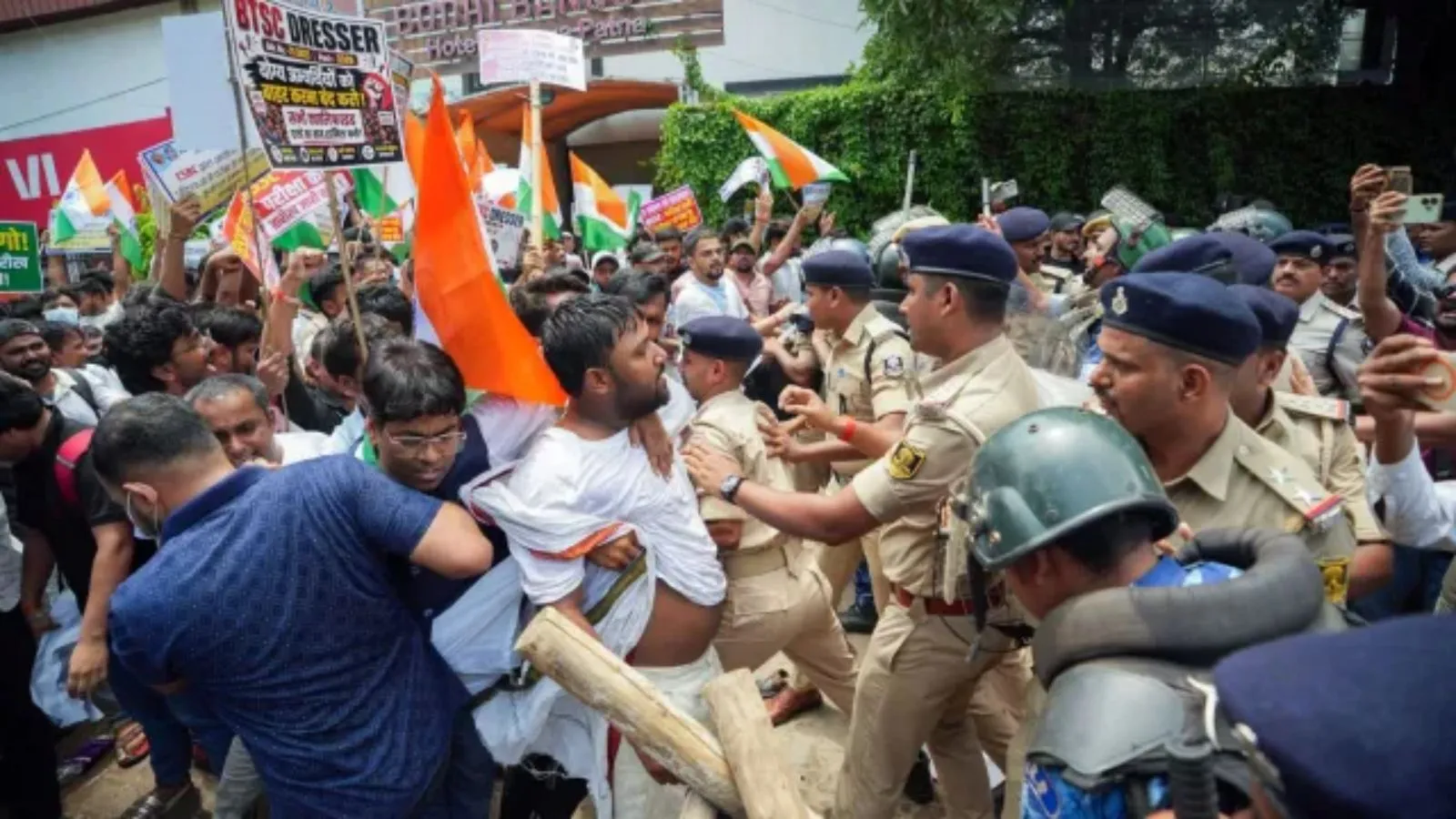 Bihar government agrees to single-stage teachers’ exam, protesters to end agitation