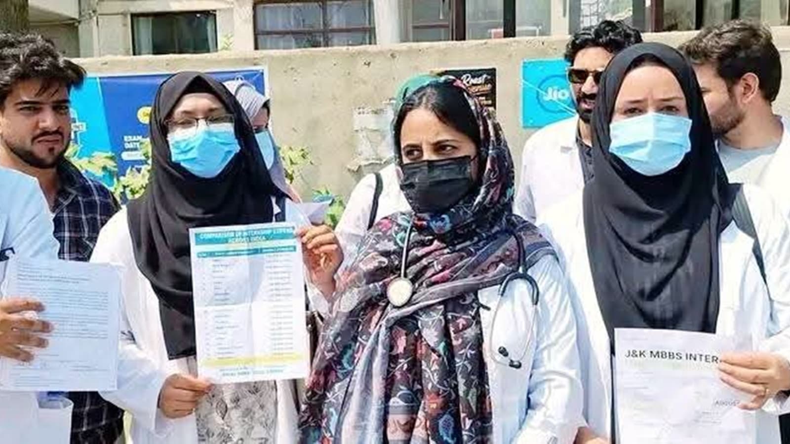 Kashmir Medical Interns Protest for Stipend Increase Amid Long Shifts